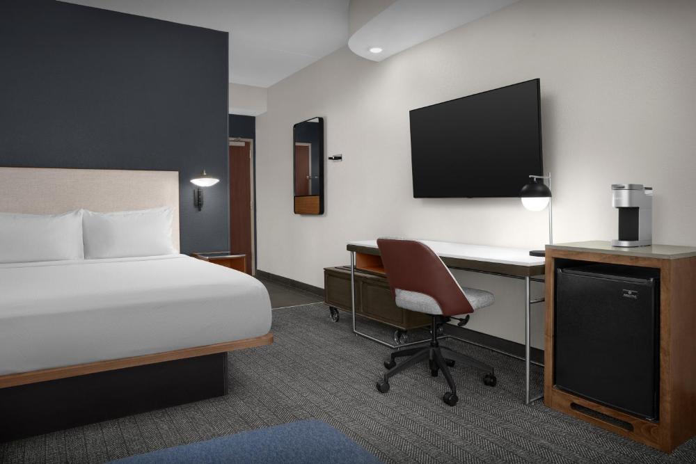 King Room with Sofa Bed - Hearing Accessible interior